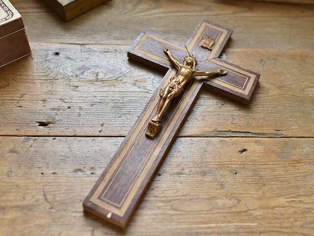 ラインの入った素敵な木製の十字架 フレンチアンティーク