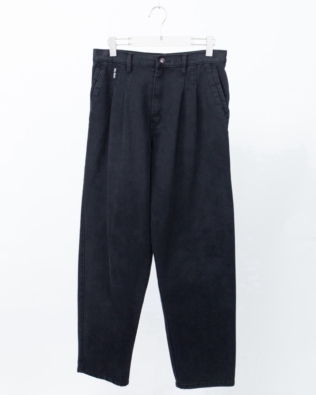 wide silhouette tuck black denim trousers
