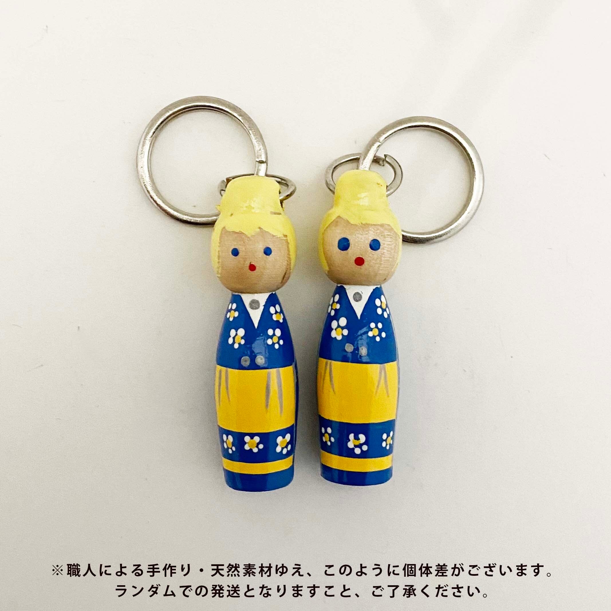 エストニアのこけしキーホルダー（花のワンピース）