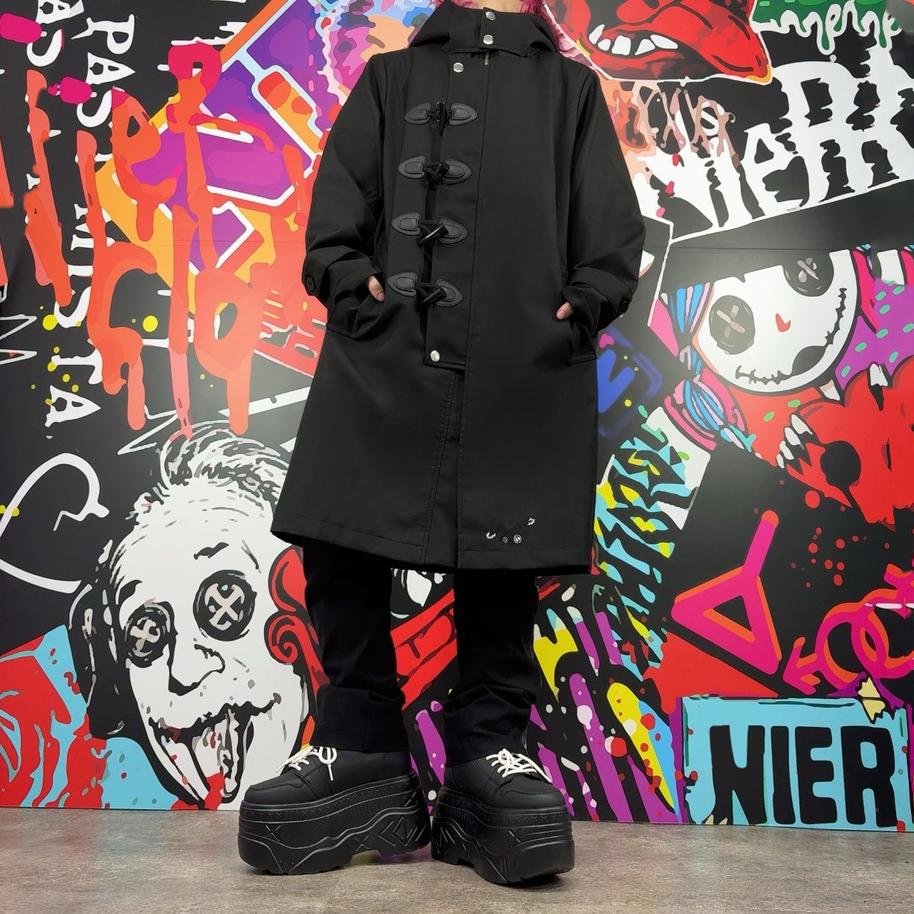 ASYMMETRIC TOGGLE BUTTON LONG COAT【BLACK刺繡DESIGN】 | NIER CLOTHING