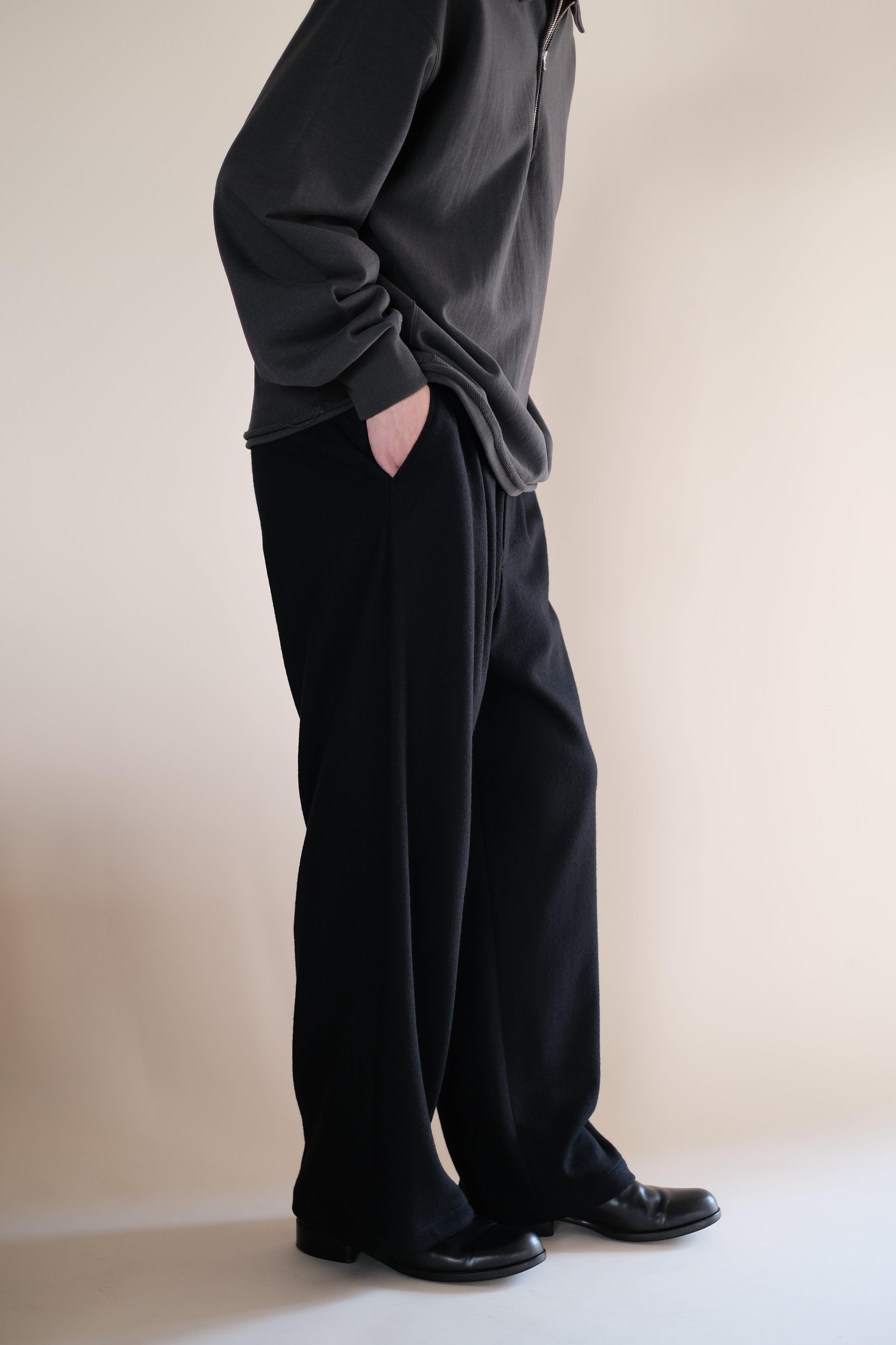 Graphpaper / Wool Smooth Flannel Easy Wide Pants | LIVING
