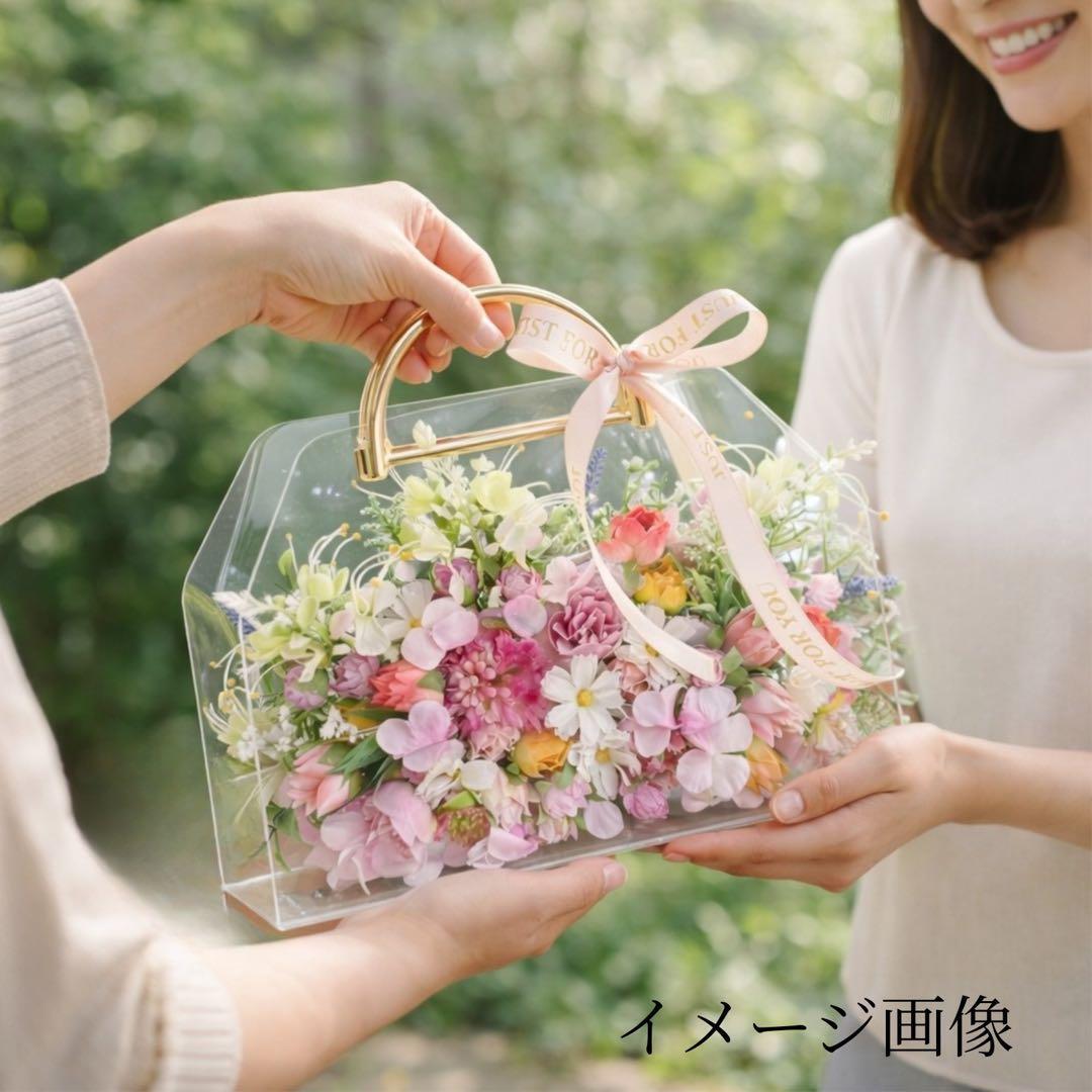 花を持ち歩くように贈る｜春の小花が咲く 光触媒フラワーバッグ