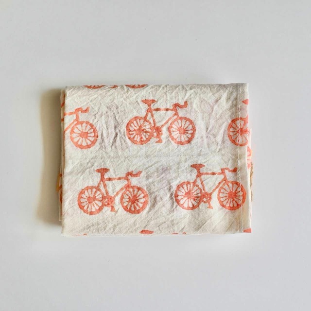 【 完売 】 PEOPLE TREE ブロックプリントのハンカチ バイシクル（アイボリー×レッド）｜自転車柄 ハンドクラフト 雑貨