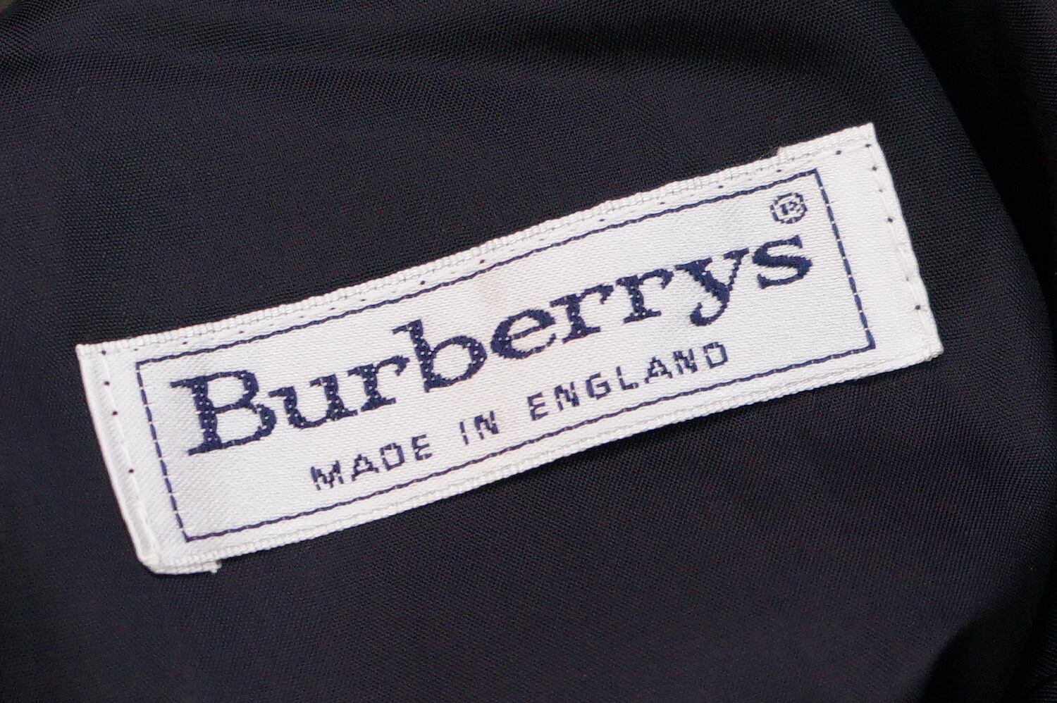 未使用 BURBERRY スカート made in england