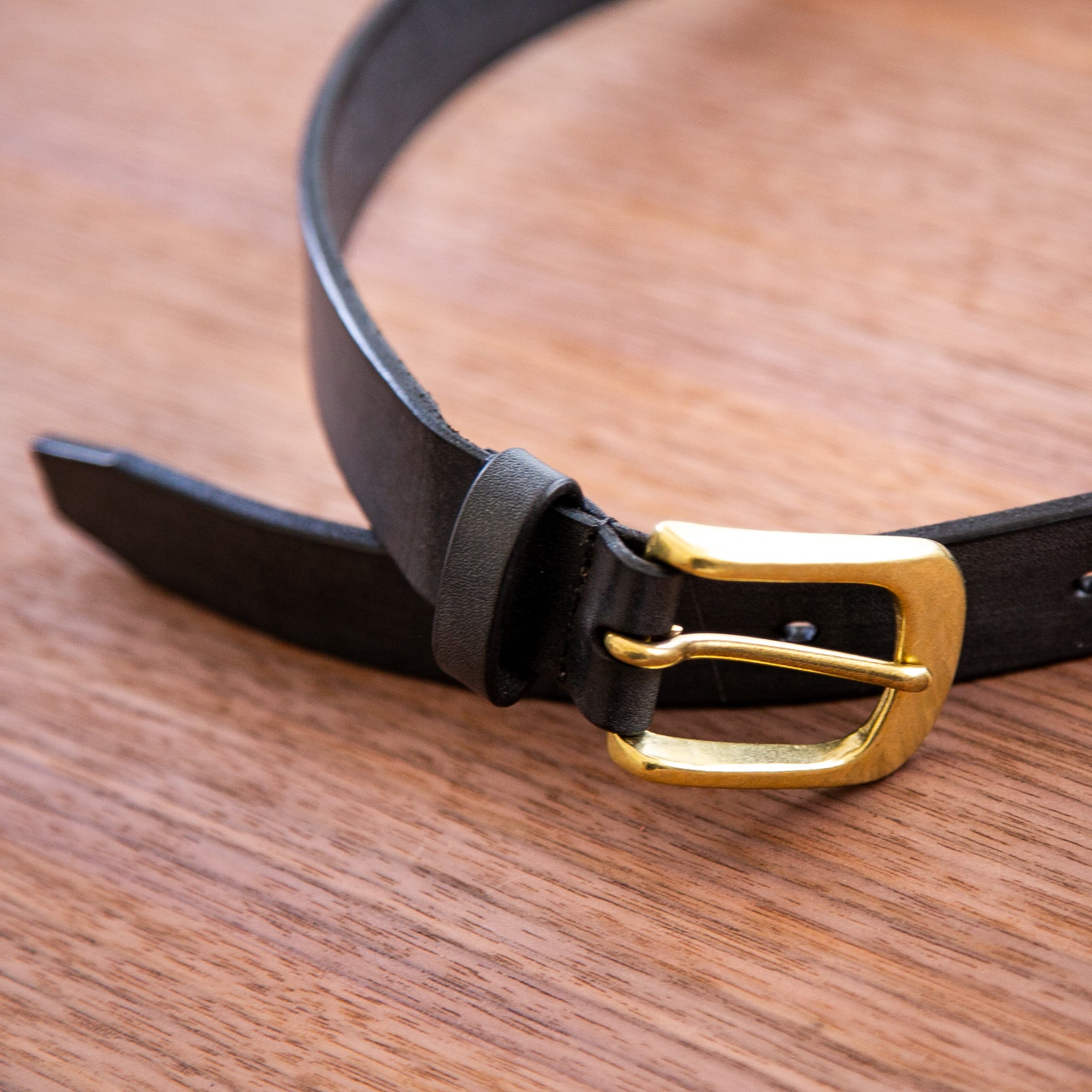 シンプルで味がある高級革》ブライドルレザーの一枚革ベルト（ビジネス