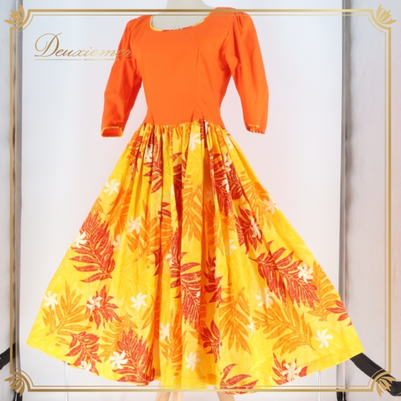 フラダンス 衣装 ワンピース ドレス オレンジ系 ワントーン 長袖 モンステラ柄 ティアレ柄 かわいい 鮮やか 華やか 明るい 元気 カラフル 橙 大人っぽい ハワイアン アロハ ハワイアンプリント フラ ダンス レッスン 練習 おしゃれ ドレスアップ