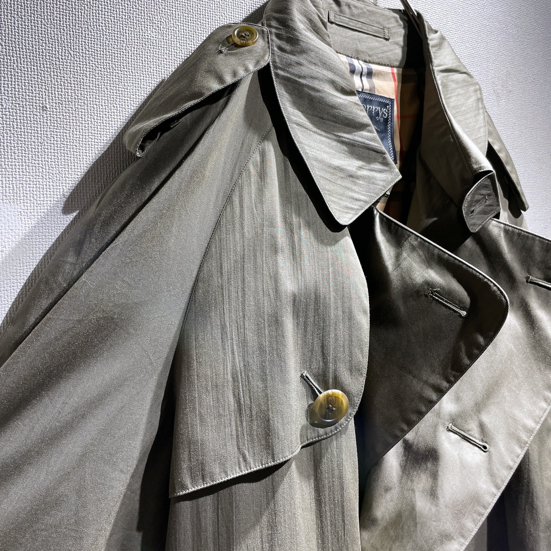 1970- 80s ” Old Burberrys ” Beautiful silhouette Special vintage trench coat