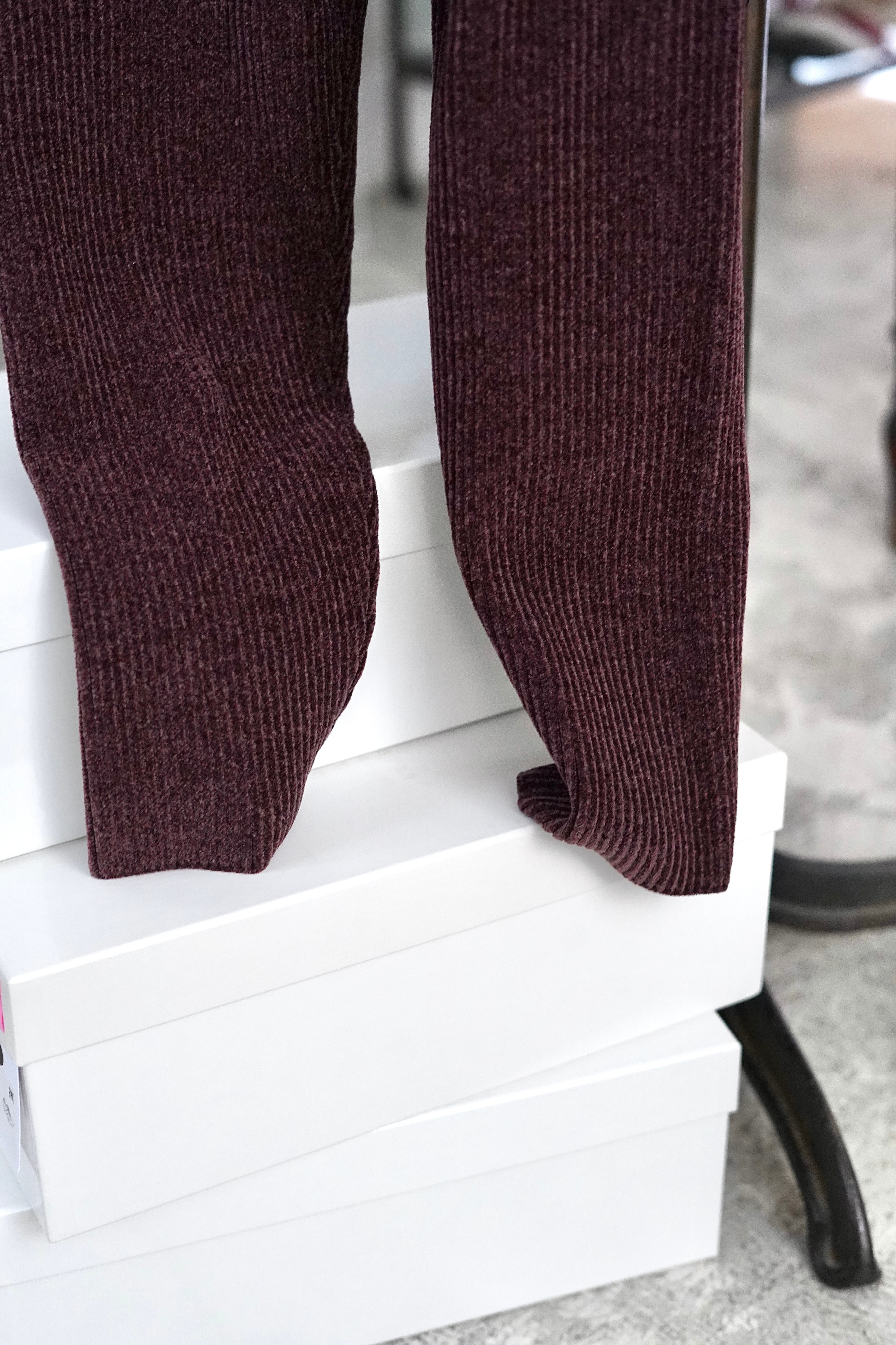 Mediam / Mole Knit Half Pants (Burgundy, Black) | JUQUI Online