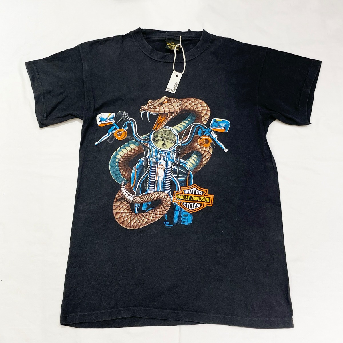 MADE IN ITALY の本当にモダンなTシャツです。