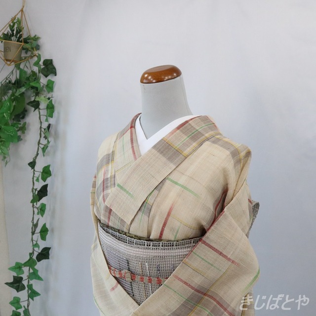 正絹紬　黒地に相良刺繍のなごや