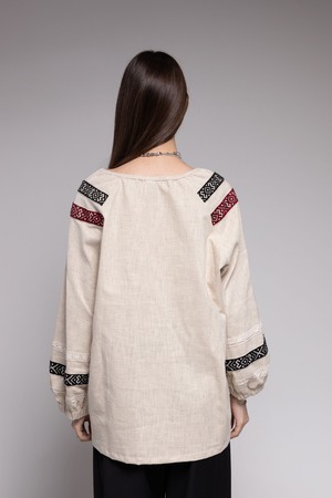 ウクライナ刺繍ヴィシヴァンカ　手刺繍　麻　レディース・フリーサイズ