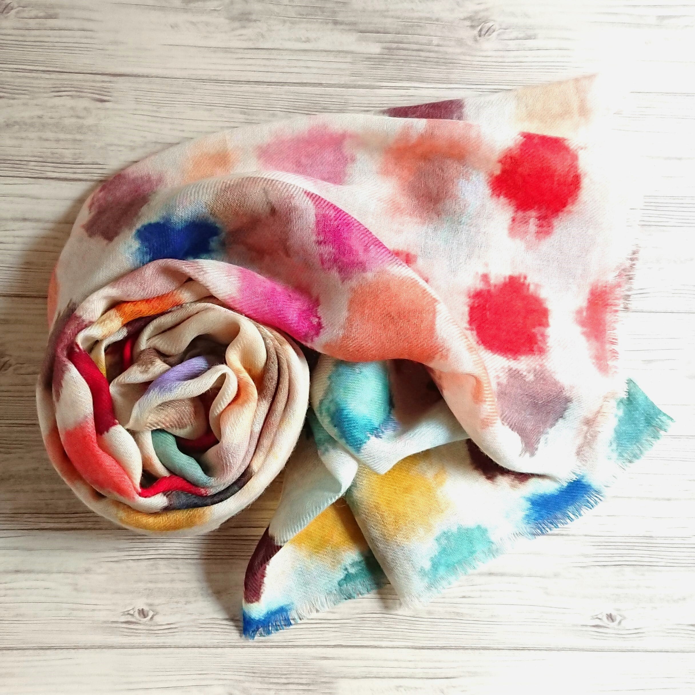 カラフルドットのデジタルプリント ウールストール | JIYUGAOKA SHAWL
