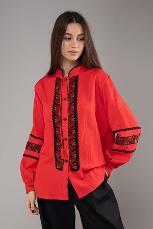 ウクライナ刺繍ヴィシヴァンカ　バルーン袖　手刺繍　麻　レディース・フリーサイズ