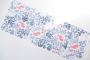 注染てぬぐい「うさぎに椎の実」