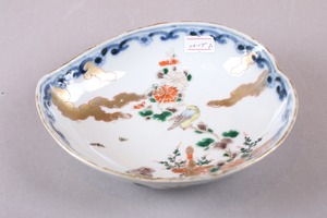 縁ソゲ 伊万里焼 色絵 花鳥猫文 葉形 変形皿 A アウトレット