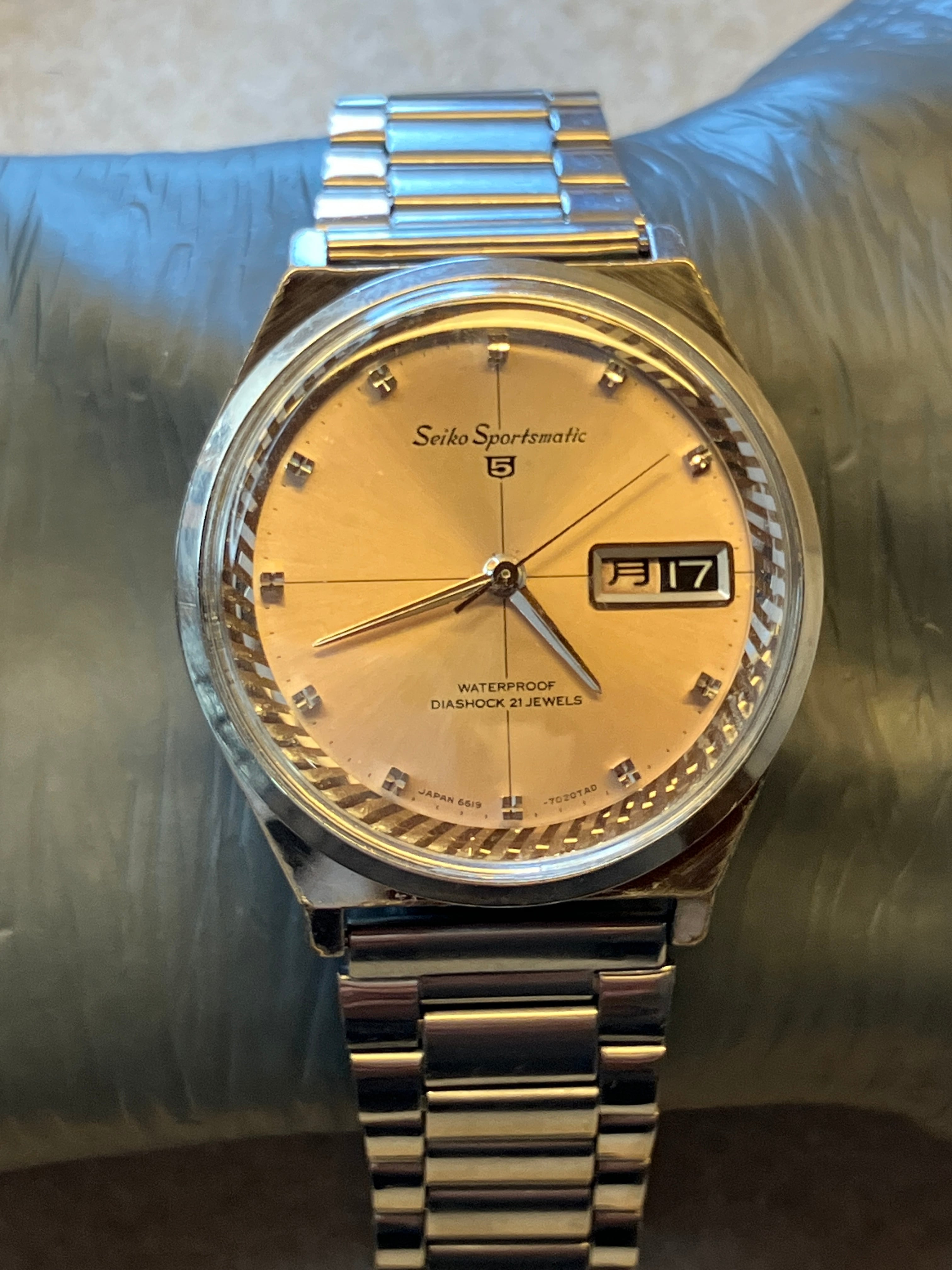 1965年6月製】SEIKO 5 Sportsmatic 6619-7020／自動巻き 円縁銀輪薄銅