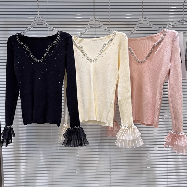 【tops】Vネックラインストーン付きニットトップス Q7445
