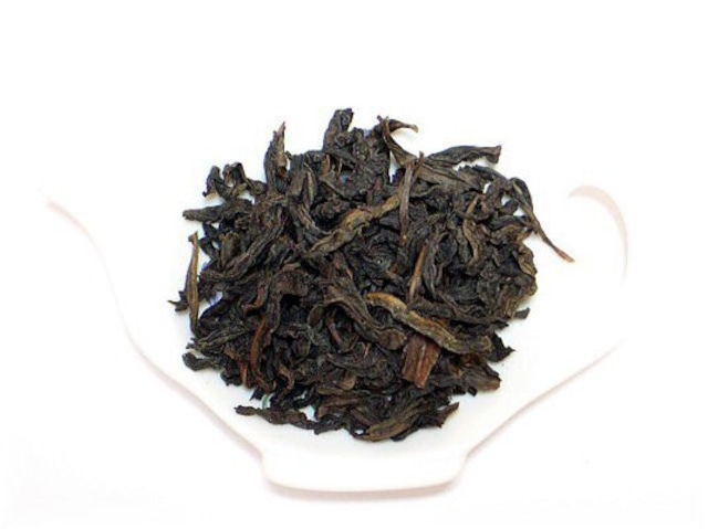【武夷水仙】：岩茶の製法で作られたもので、水仙種の元祖と言える。