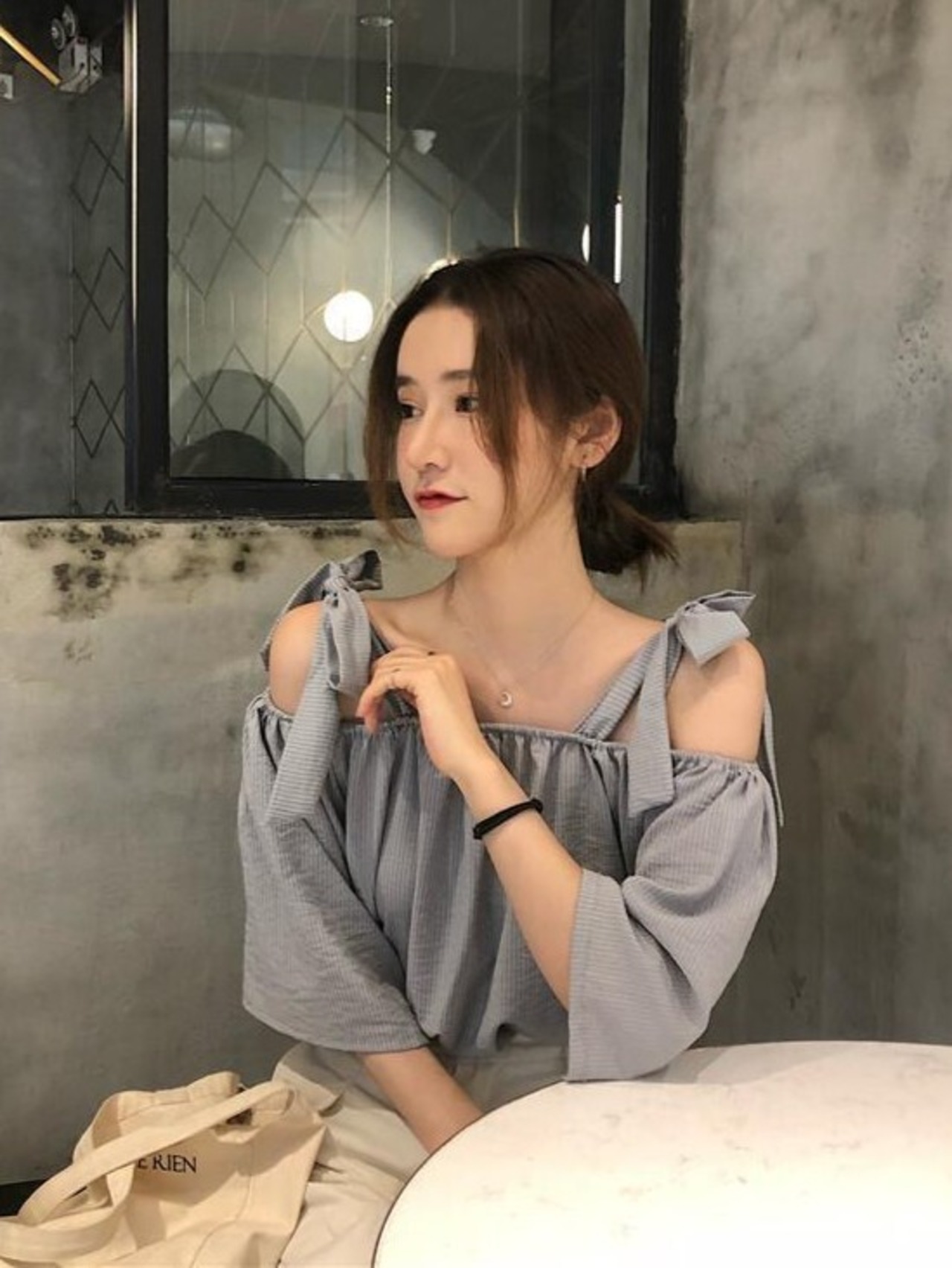 オフショルリボントップス D1374