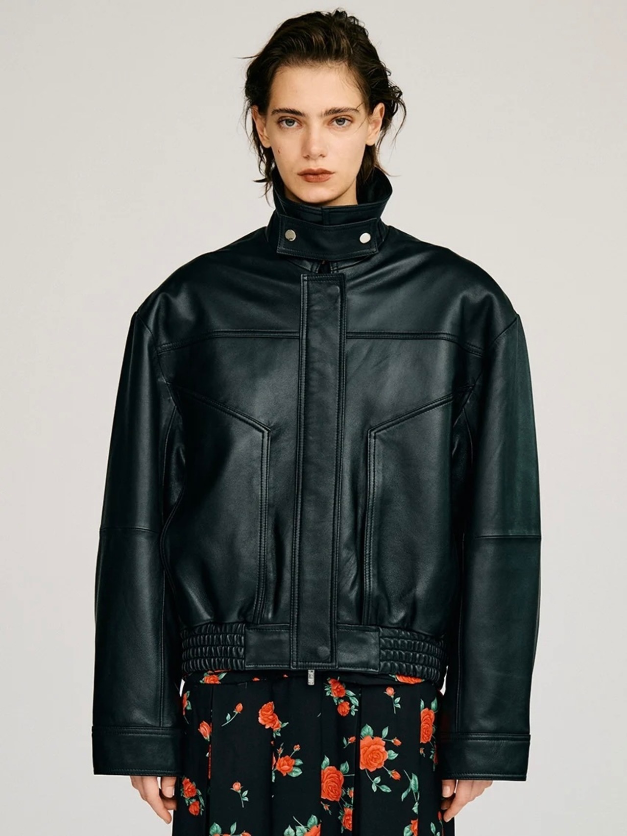 【26AW | WOMEN】PRANK PROJECT プランクプロジェクト / レザーブルゾン / Tuck Pocket High-Neck Leather Blouson  31262215602 - 2