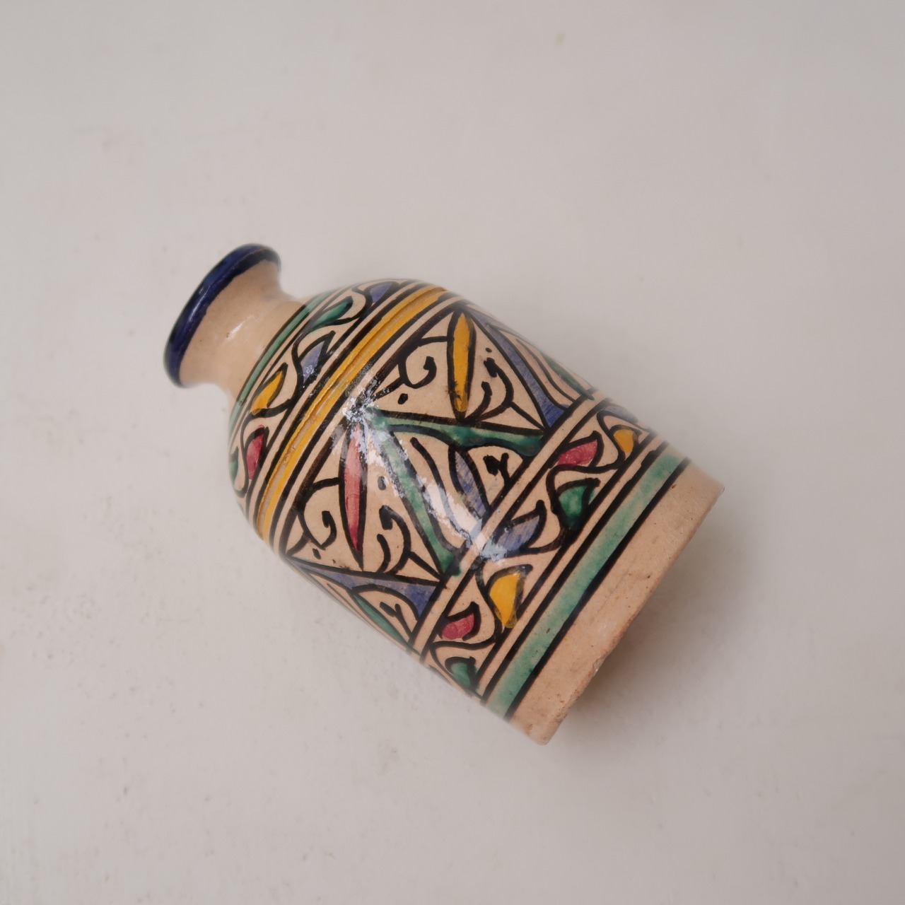 プリミティブな模様の花瓶