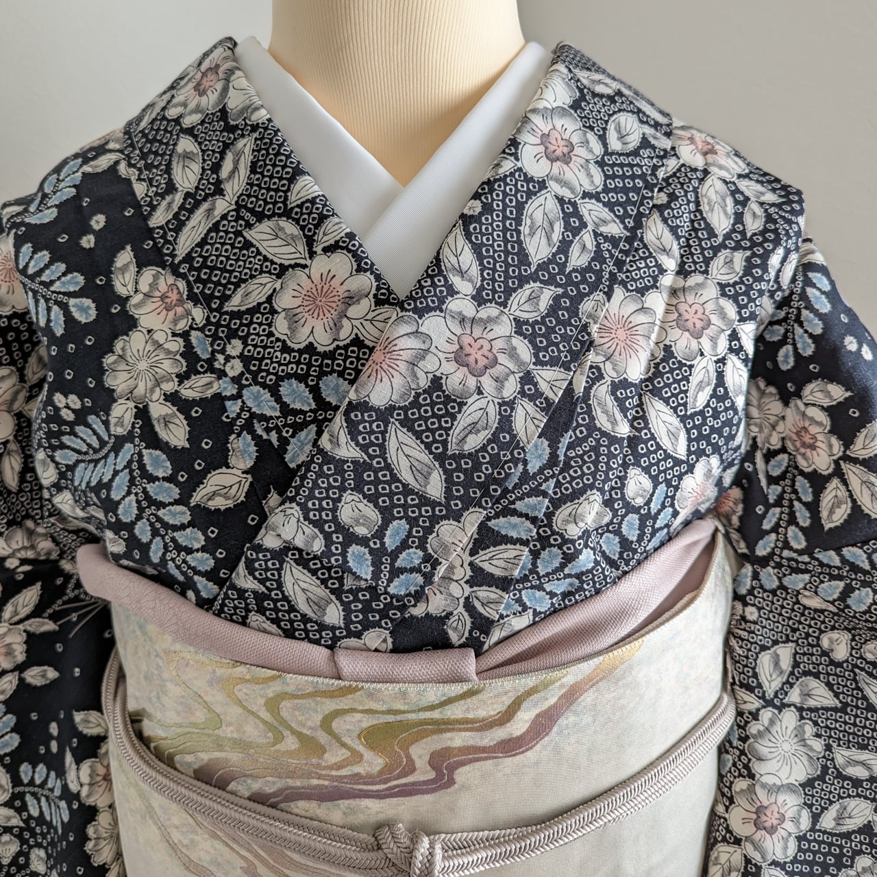 10025○着物○正絹○紬○花織紬○仕付け糸付き○未