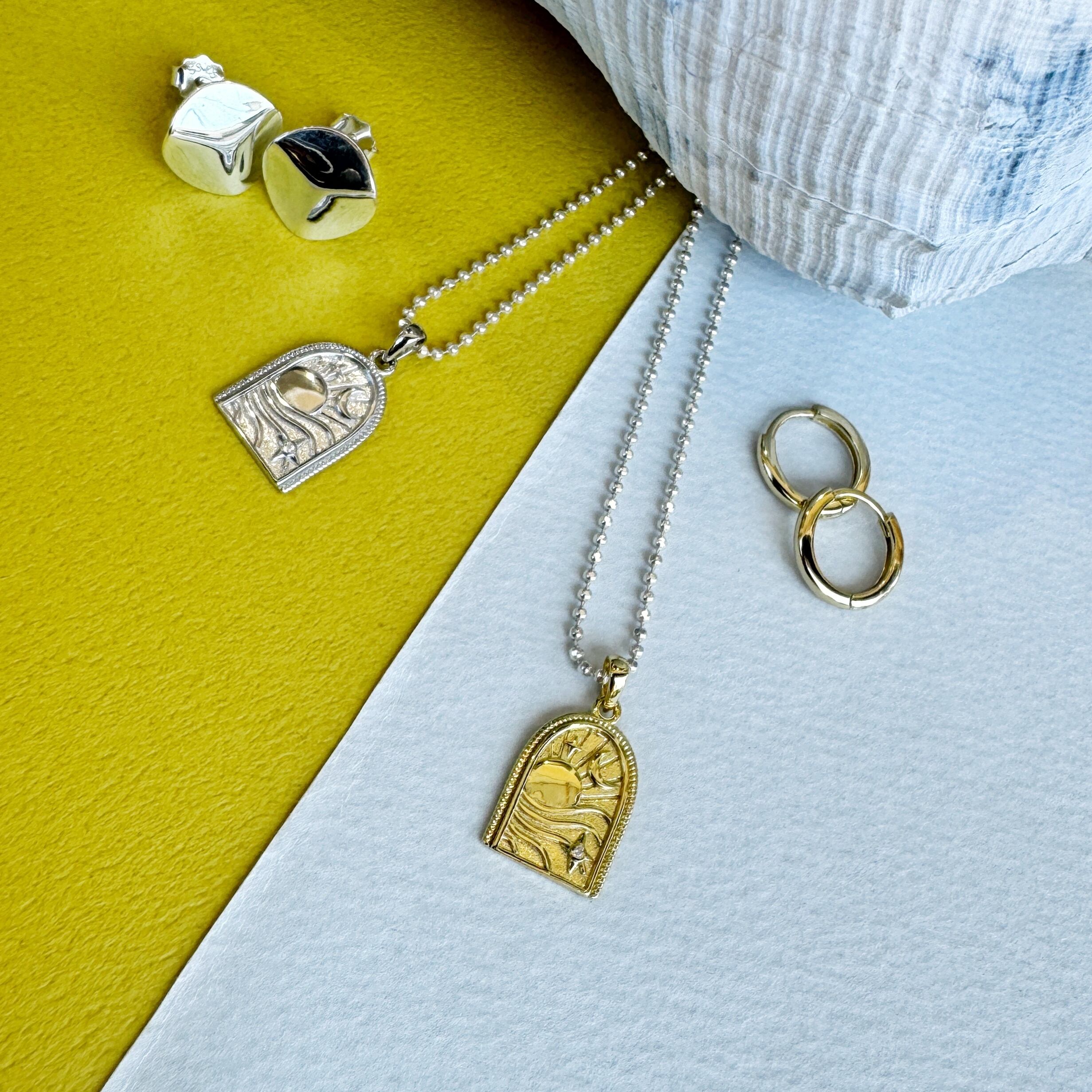 窓から見えた 海の景色 ネックレス 月星 | Marea(マレア) byリトル