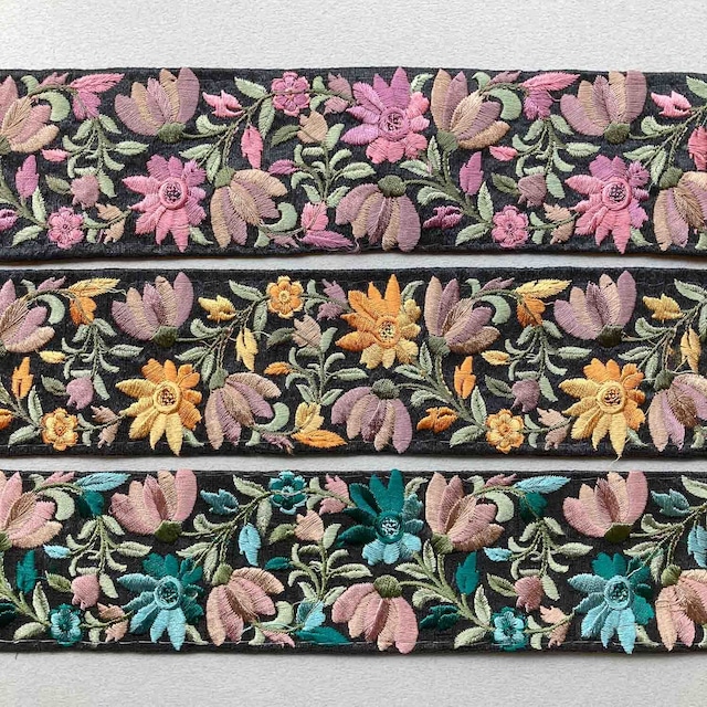 黒地カラフル草花インド刺繍リボン（1mカット）