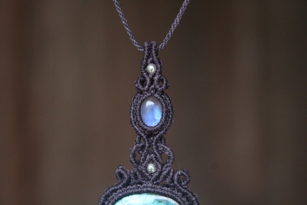 Labradorite & Rainbow moonstone  micro macrame pendant