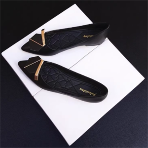 【送料無料】 靴 シューズ パンプス 3色 ローヒール ポインテットゥ PU エレガント 可愛い 大人可愛い きれいめ シンプル カジュアル シック コンサバ 華やか 大人 上品 おしゃれ 主役級 こなれ感 高見え 高級感 無地 秋 レディース 女性用 ママ 20代 30代 40代 通勤 デート お出かけ 女子会 お呼ばれ 休日 お茶会 授業参観 パーティ 結婚式 二次会 デイリーユース 普段使い ファッション コーデ スタイル 楽ちん 歩きやすい 定番