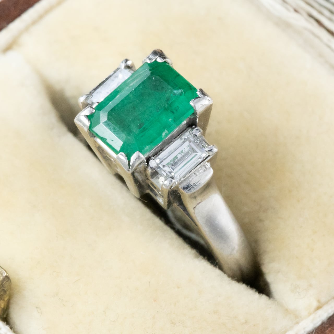 昭和ジュエリー エメラルド ダイヤモンド リング Pt900 1.01ct