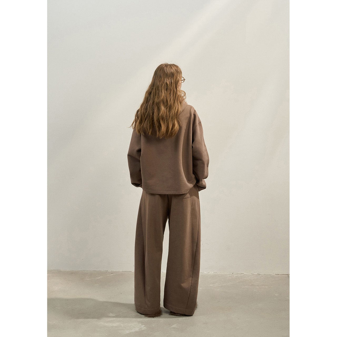 Relax Wide Curve Pants | SSISIL 公式オンラインストア