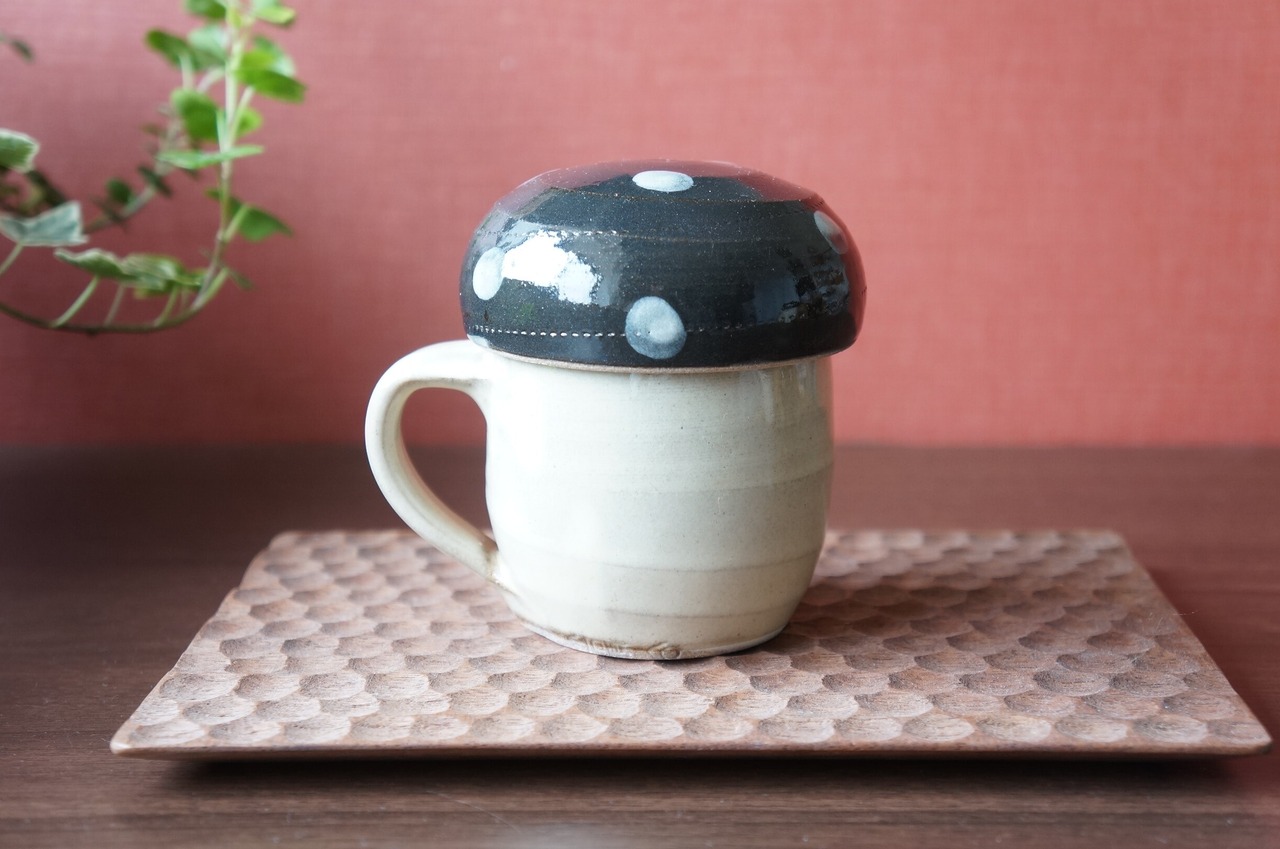 【O様専用ページ】小石原焼　やままる窯　きのこカップ（小）黒/白ドット ②　[1-496]