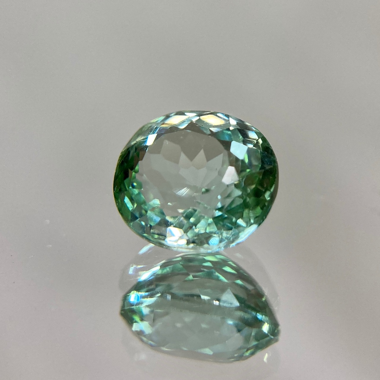 トルマリン 2.042ct 淡グリーン 簡易ソーティング付き