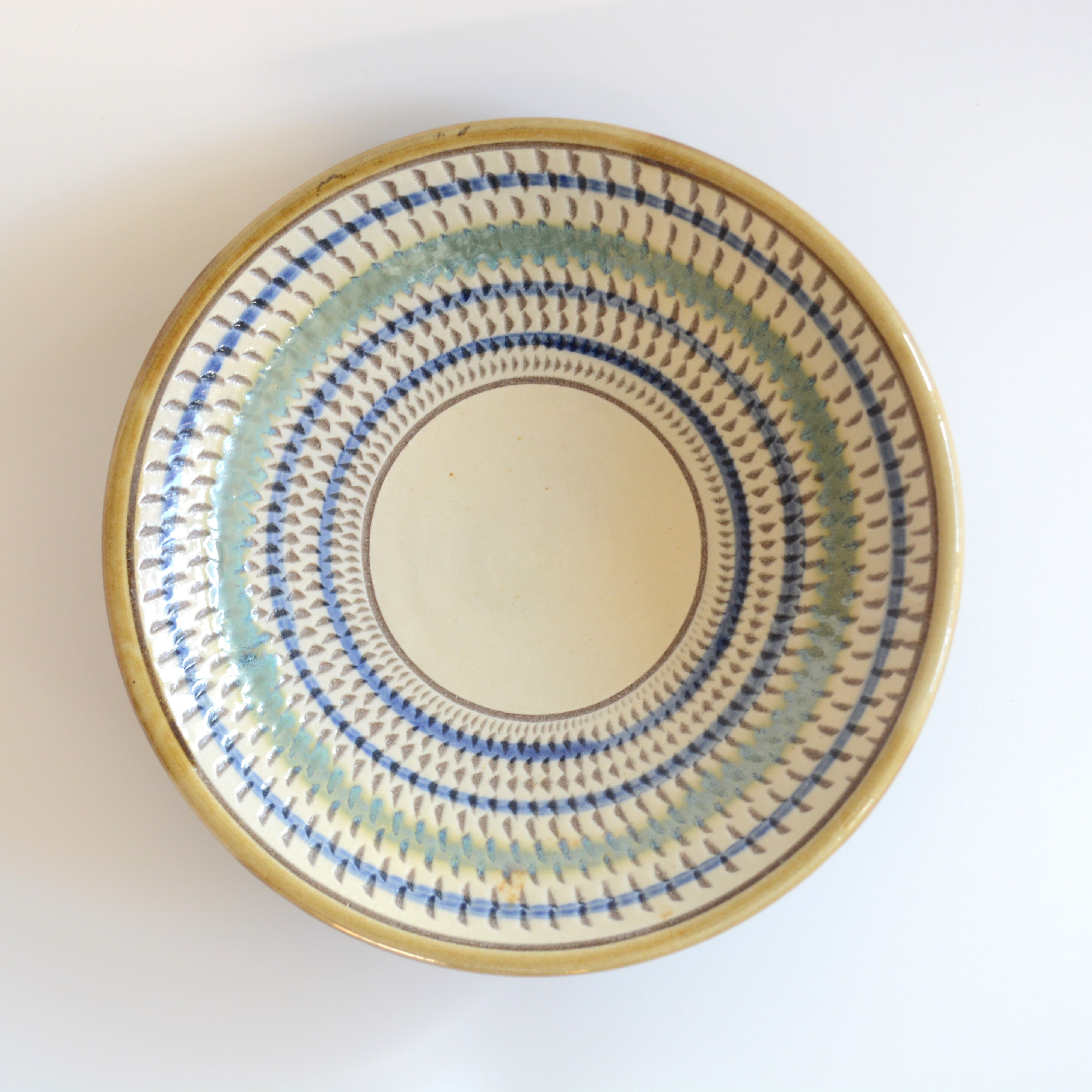 沖縄 一翠窯 飛びカンナ 7寸皿 4枚 やちむん 幸陶器】飛びカンナ 7寸皿 | 器と雑貨 いち商店