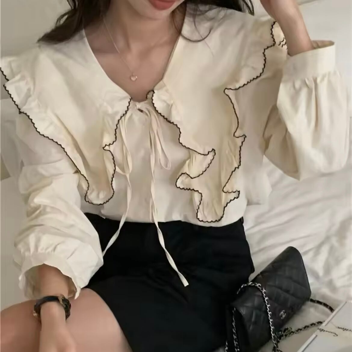 フリルビッグカラーブラウス