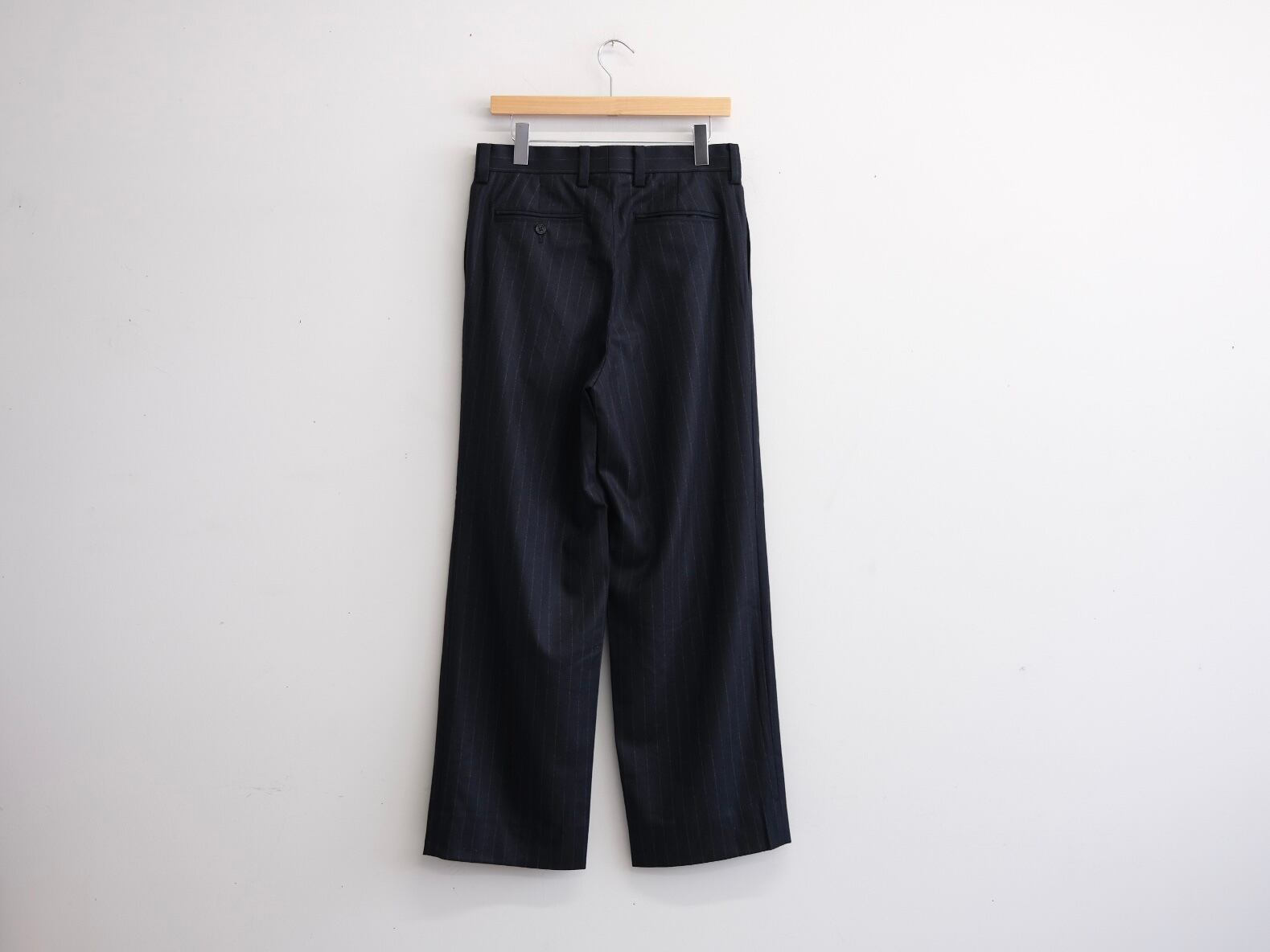 【美品】ユニバーサルプロダクツ サマーウール スラックス ツータック黒ブラック UNIVERSAL PRODUCTS.” WOOL 2 TUCK TROUSERS” | Lapel online store