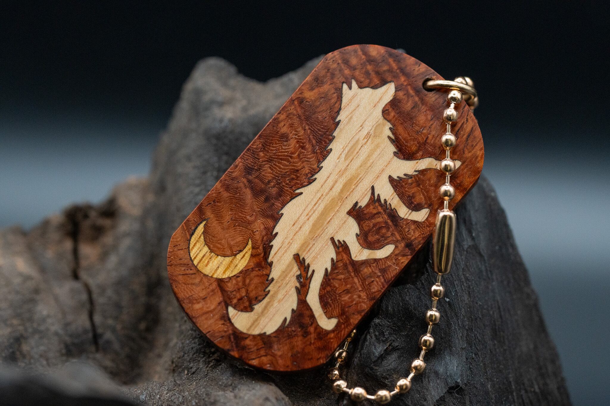 【最高峰の鳥眼杢】バーズアイローズウッド ドッグタグ 象嵌 闊歩