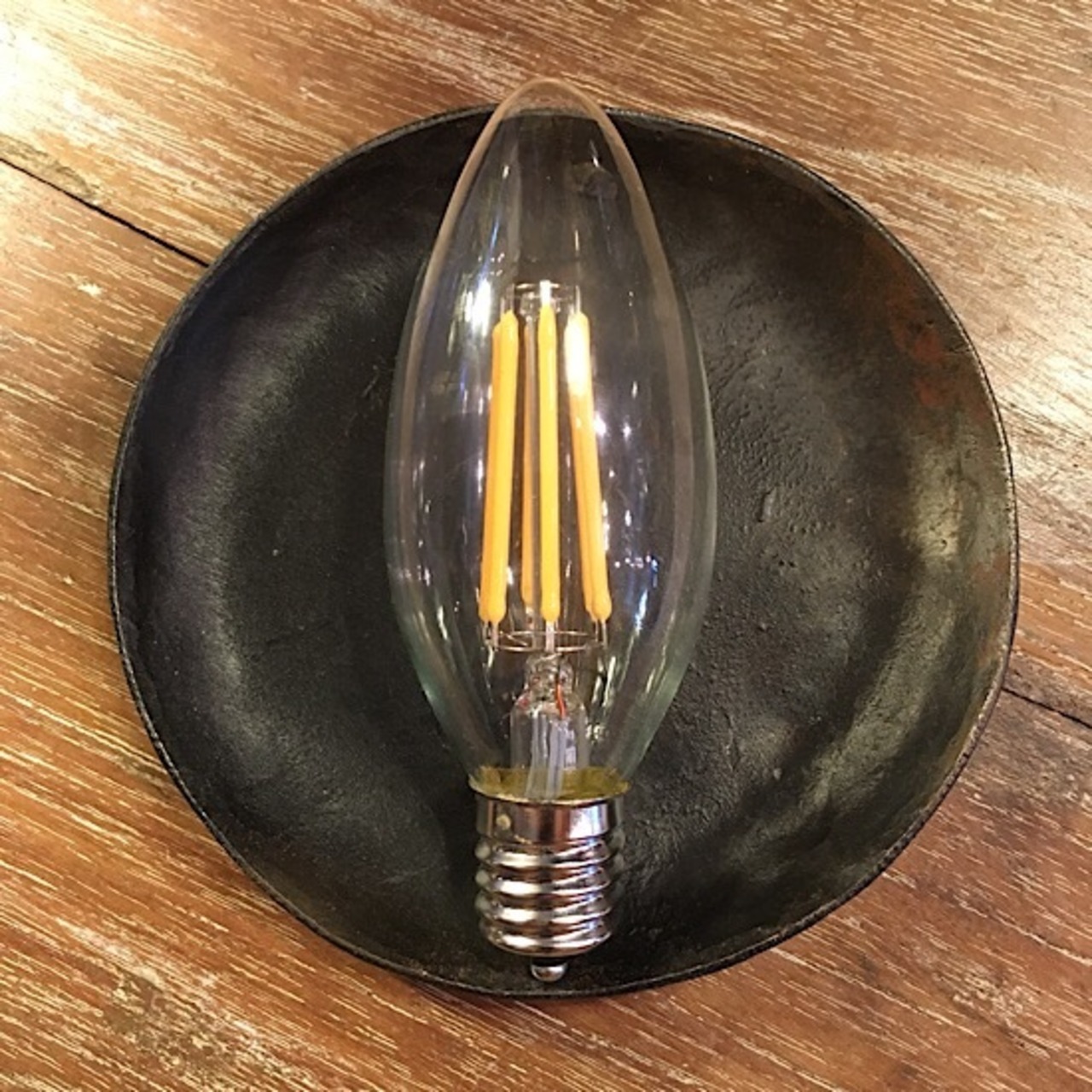 フィラメントLEDシャンデリア球 E17/60W形相当/750LM/電球色