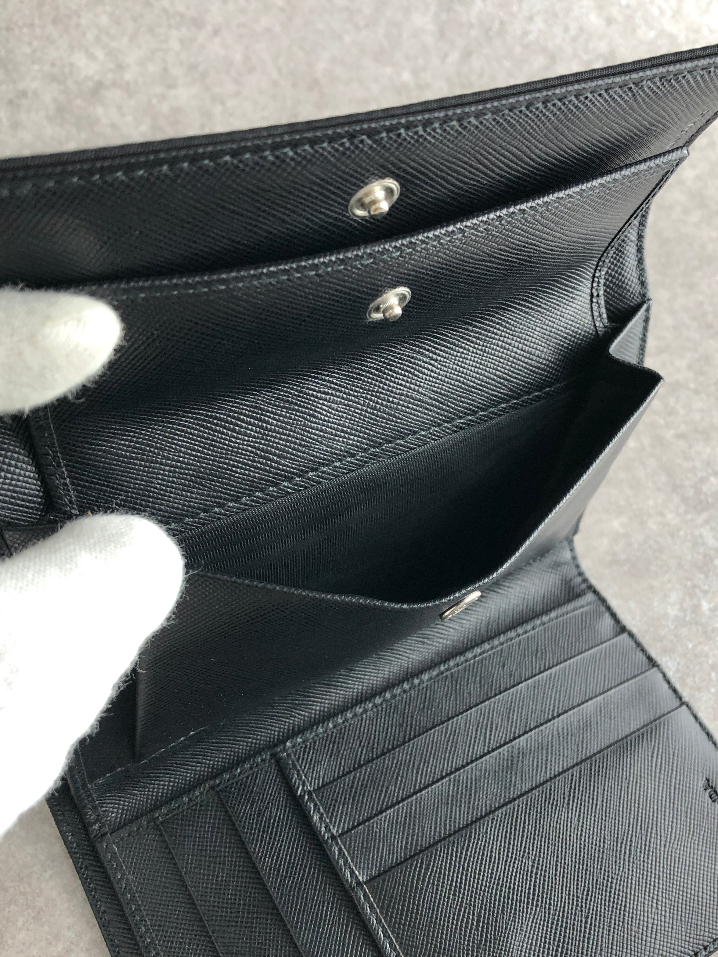 PRADA プラダ 財布 ブラック トライアングルロゴ ナイロン 3つ折り