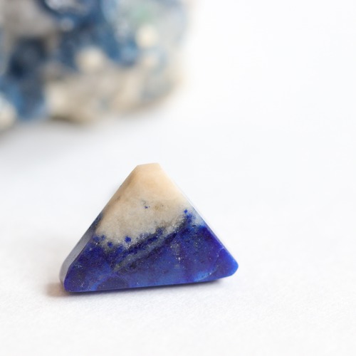 14kgf｜ラピスラズリの小さな富士山｜12月誕生石・一点もの 片耳スタッドピアス