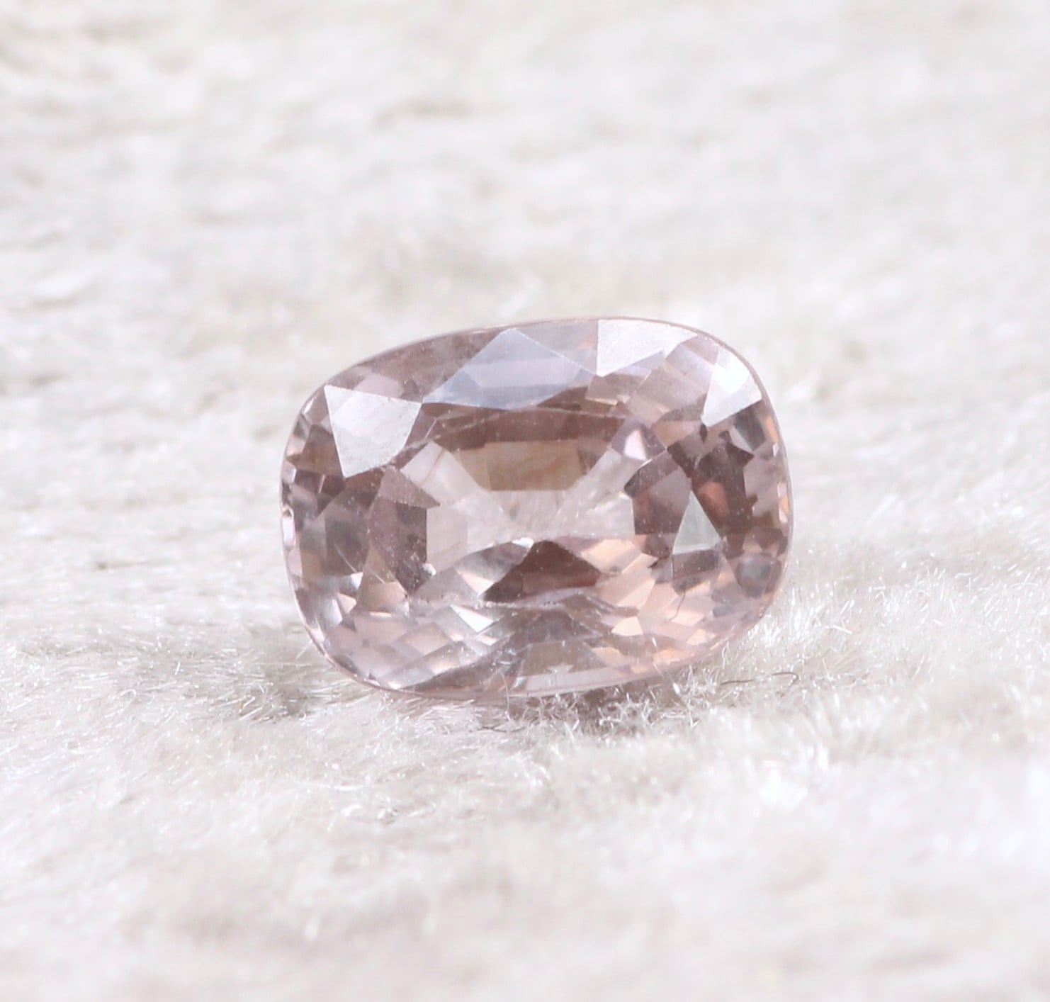 撮影し直し】シックなライラック色の爽やかスピネル 1.32ct | パトラ