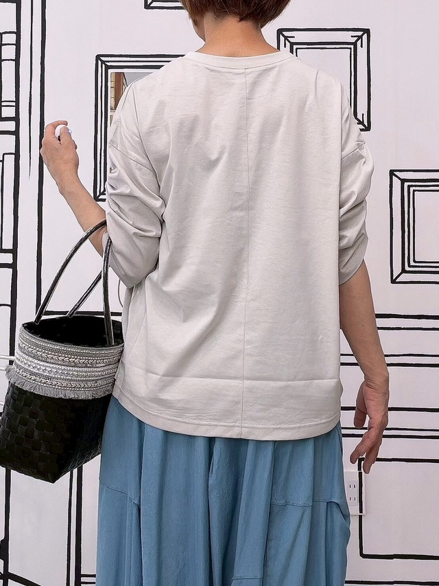 CLOCHE 袖シャーリングTシャツ