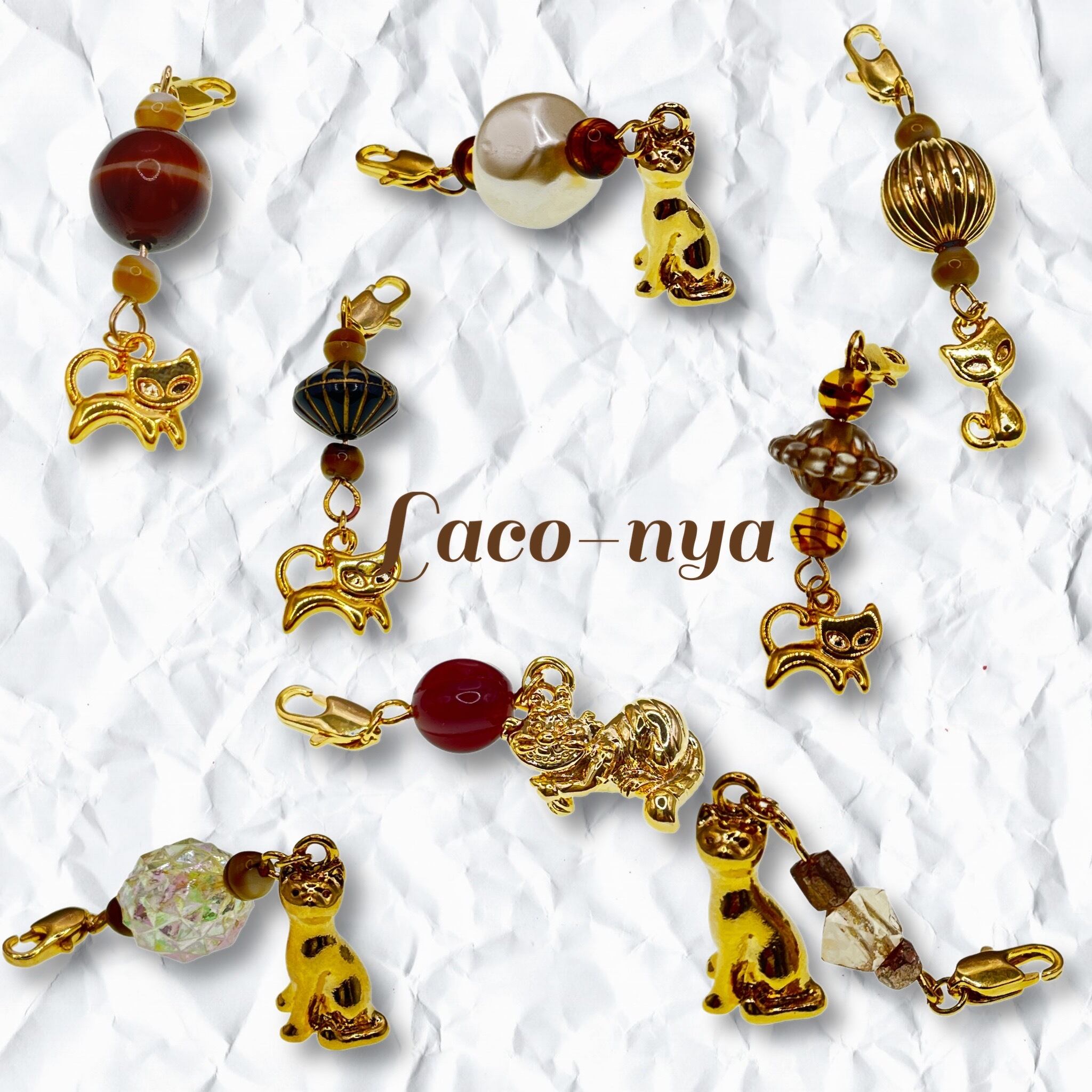 よく見ると猫シリーズ 立体猫の三角カットヴィンテージビーズチャーム