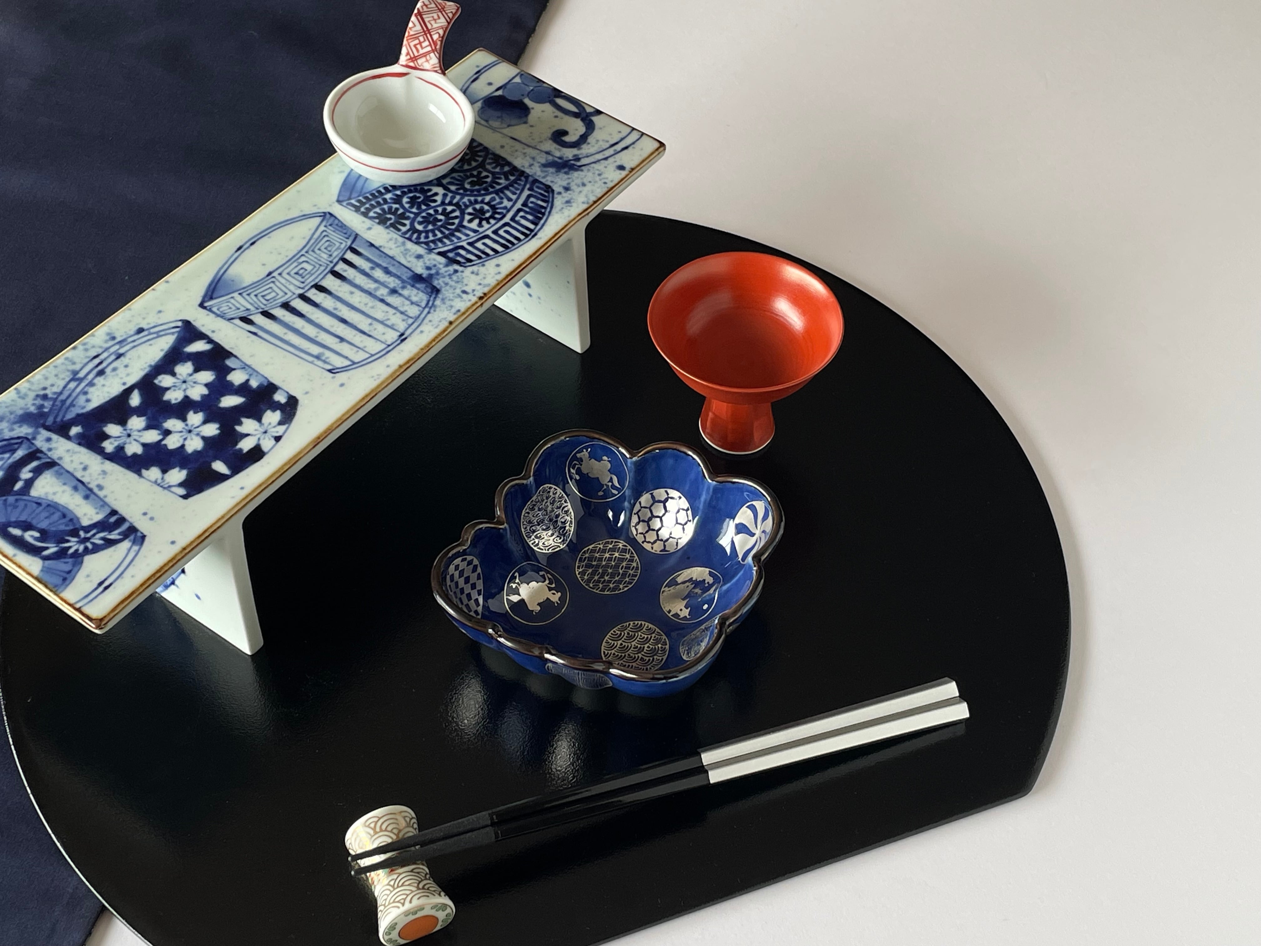 有田焼 福泉窯 呉須木瓜型小鉢銀彩丸紋 | FUCHIGAMI TOJIKI