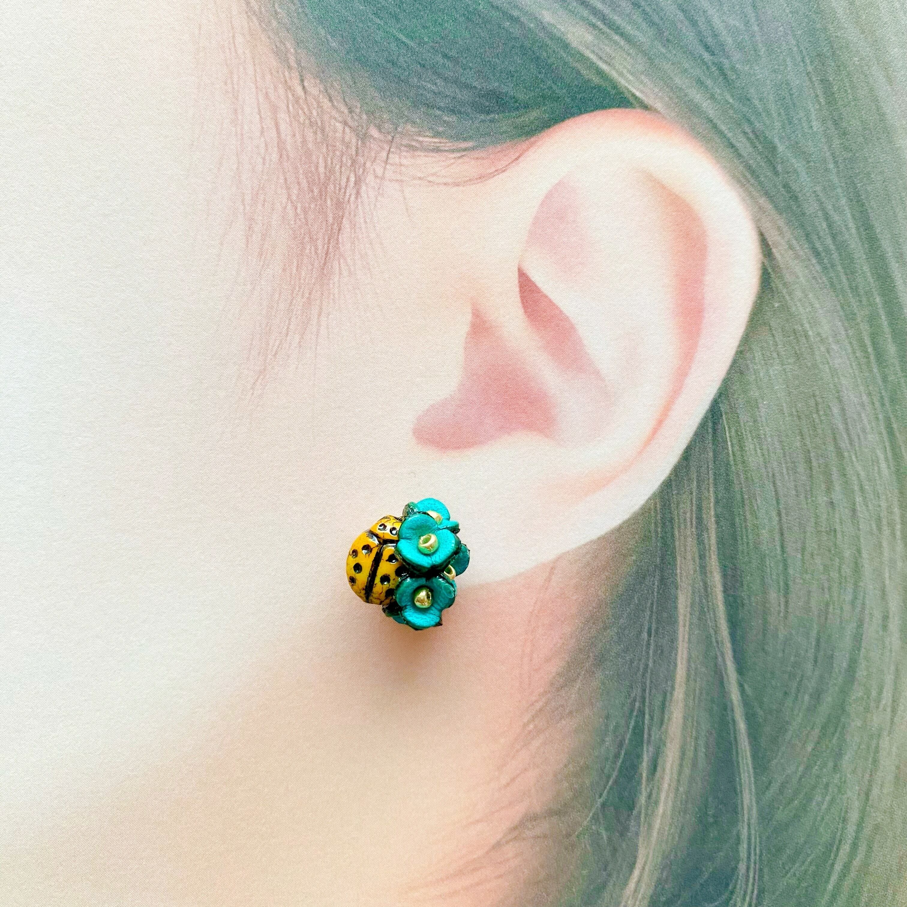 てんとう虫とお花のピアス/イヤリング(イエローてんとう虫