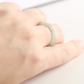 【17号】光が差し込む天然翡翠リング 白翡翠 くり抜き甲丸リング A貨翡翠 jd_rg1480