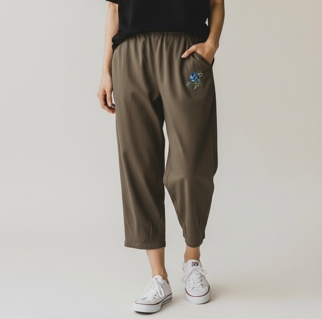 [SALE] SUPER HAKKA｜フラワー刺繍のコクーンパンツ  （ふんわり丸いシルエット）