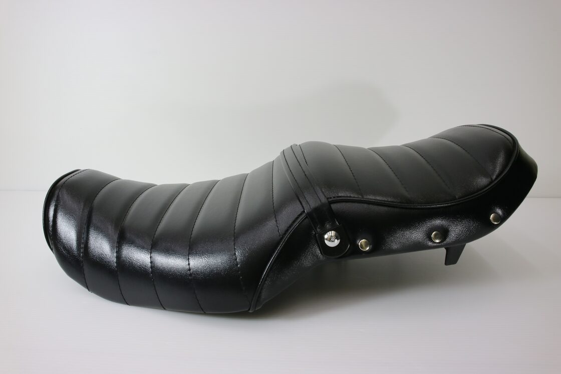 バリオス 250 タックロール シート 黒レザー ボタン / BALIUS リベット 