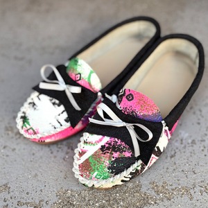 彩りを楽しむアート柄リボンモカシンシューズ・柔らかい・通年対応　MADE IN JAPAN